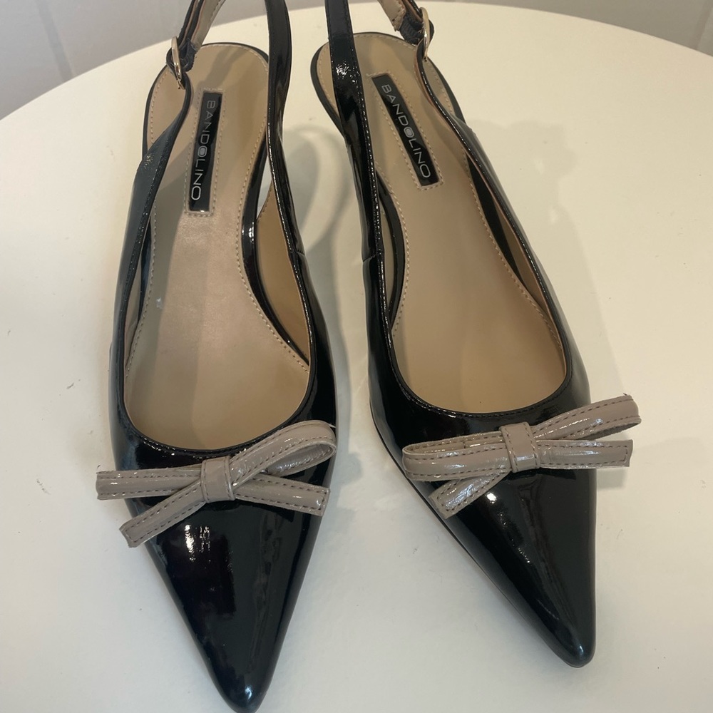 Bandolino Black Patent Slingback Heels with Taupe Bow